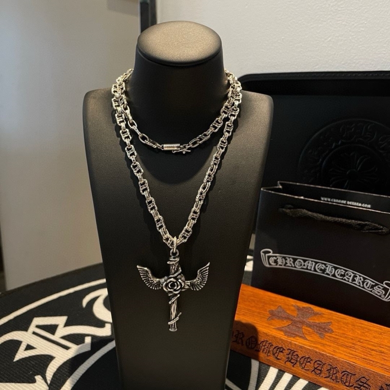 Ch*0me He**ts necklaces